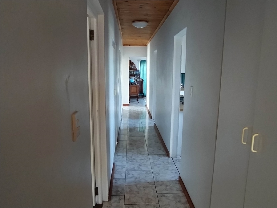 6 Bedroom Property for Sale in De Kelders Western Cape